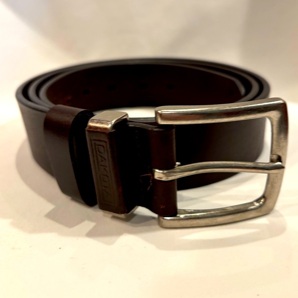 DAKOTA Sz 44 Brown Smooth Leather Belt Length 48” Width 1.5” Buckle 2 x 2.25”